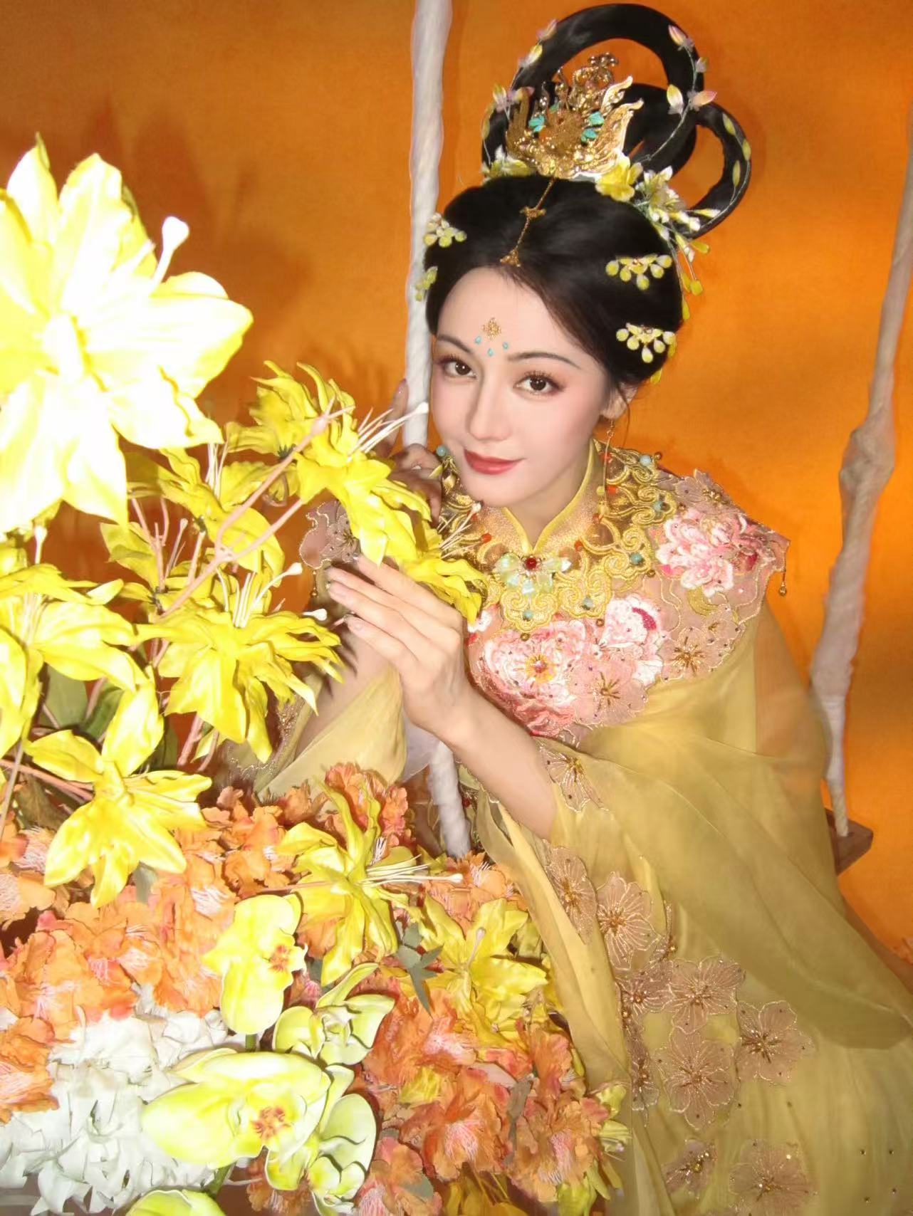 迪丽热巴中秋限定迪丽热巴中秋奇妙游出图迪丽热巴中秋限定，好美，[拜托][拜托] 