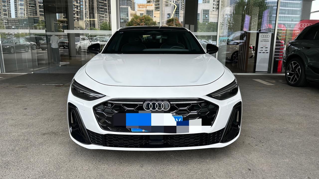 一汽奥迪A5L上市把A4L价格直接搞崩了！
A5L上市后第一时间探店，对比之下人