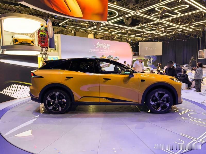 SE系统，核心能力是华为城市NOA，彻底改变日常通勤与短途出行方式。面对城市拥堵