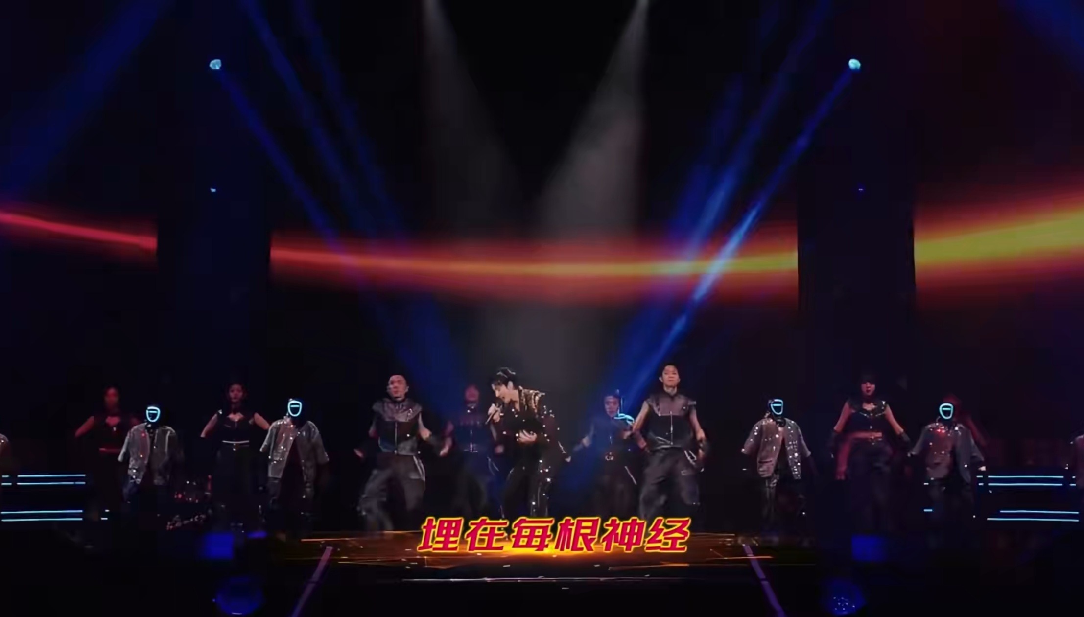 王力宏伴舞机器人跳槽去打武术了 谁懂啊！王力宏演唱会的气氛担当机器人，居然转身去