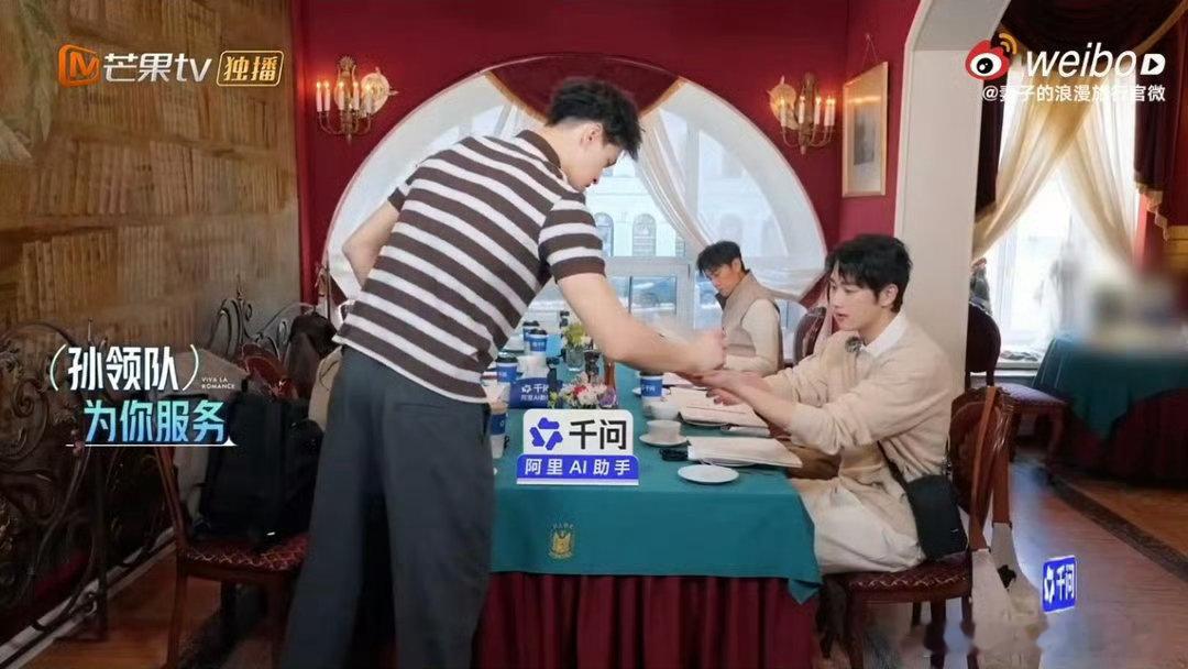 孙杨孙杨照顾人这门课过了 情绪低落不冷暴力，凑上前逗趣化解僵局，温柔又好哄。 