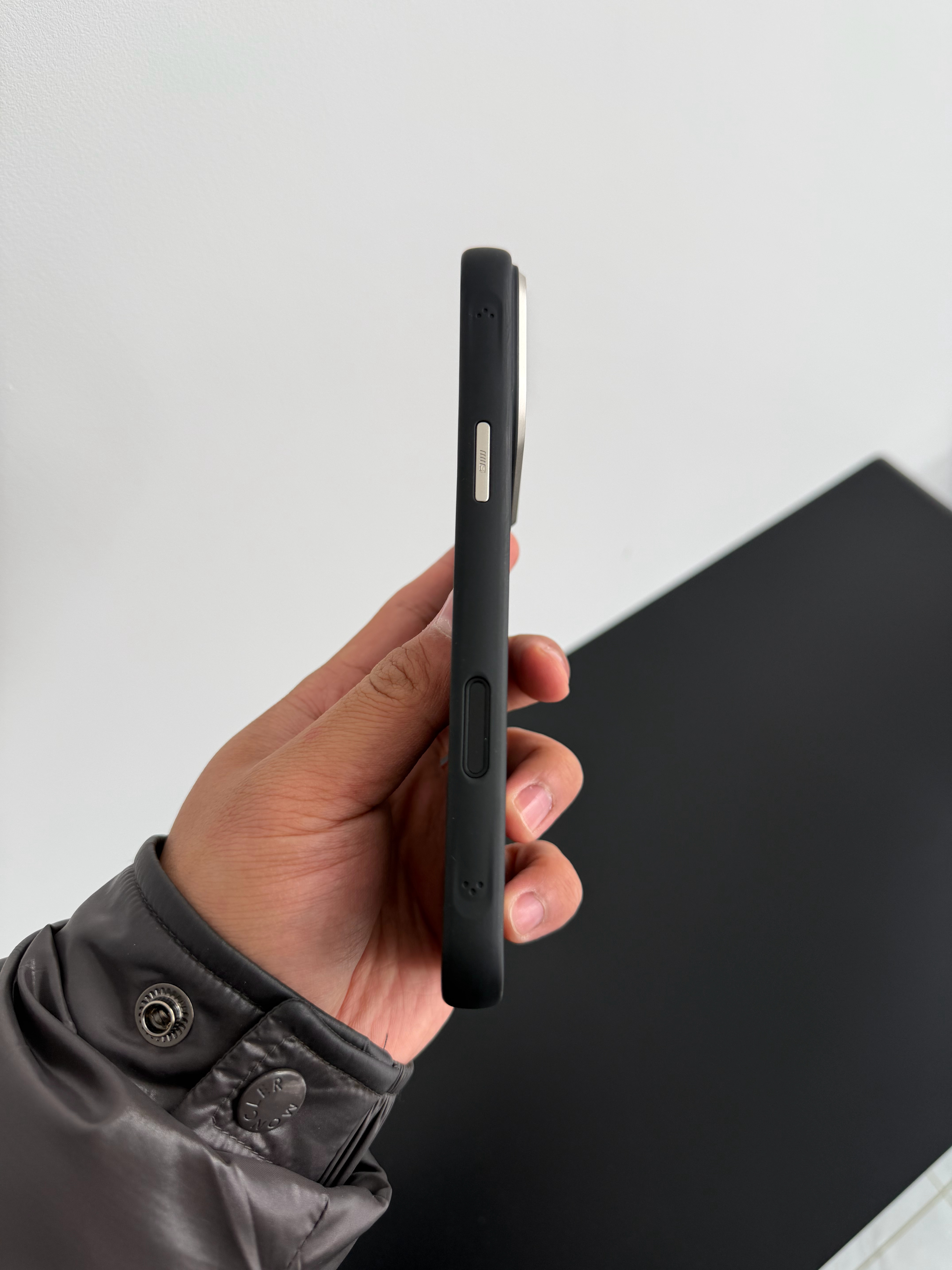 这一年买手机壳得花好几千