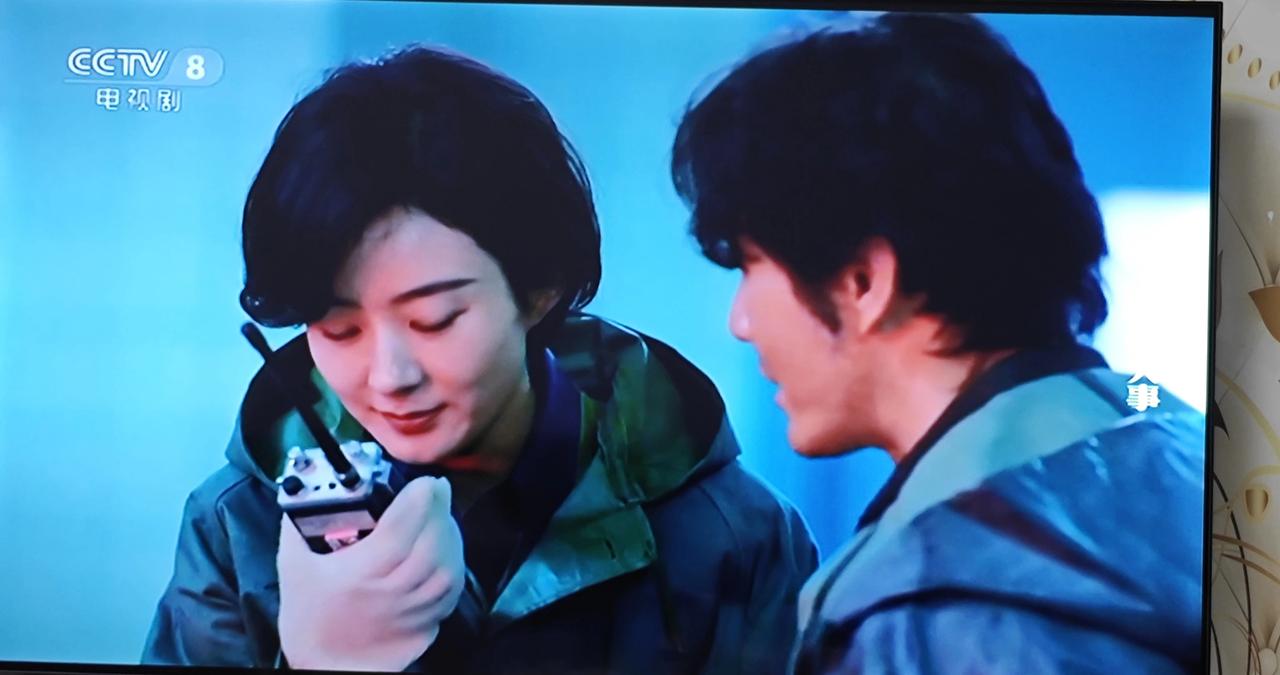 电视剧“小城大事”，主题是讲改革开放期间“摸着石头过河”的故事。
       