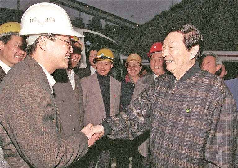 1998 年 3 月 19 日，刚当选国务院总理的朱镕基面对中外记者，说了一段后