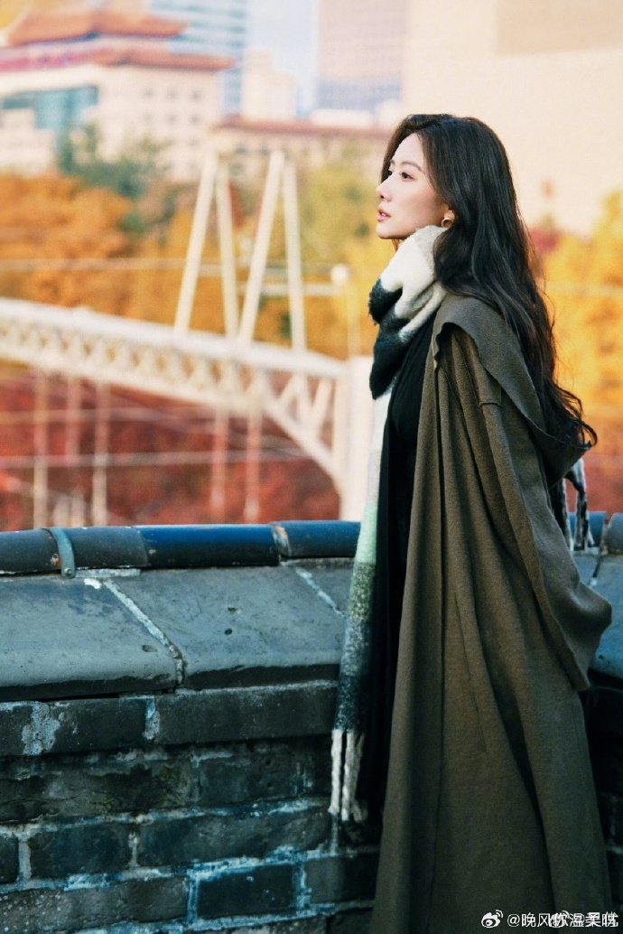 吴优贴脸开大周冬雨周五晚高疯 谁还没看这俩的贴脸互怼啊，句句扎心又全是亲近感，祝