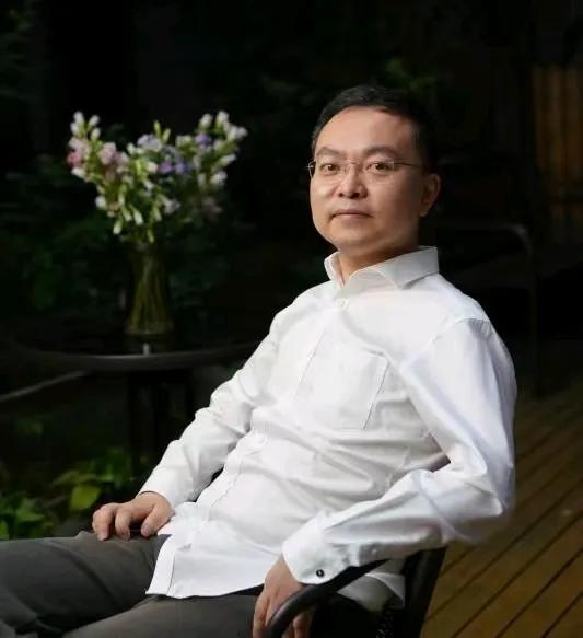 请停止猜疑蔡磊吧，因为社会上不可能有这样卑鄙无耻的人。
最近经常刷到质疑蔡磊的，
