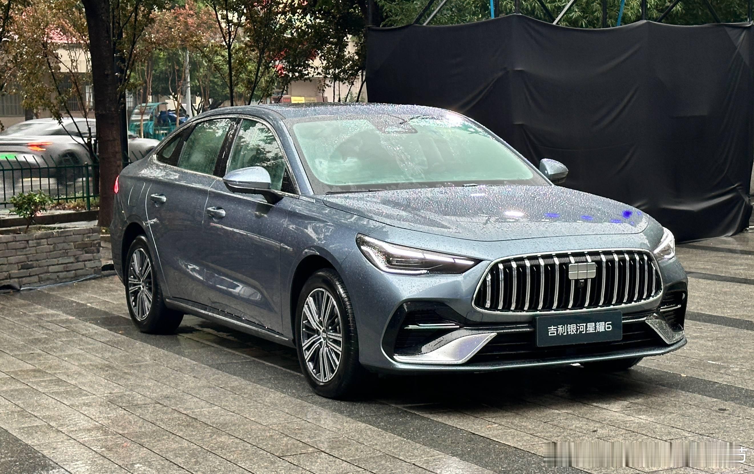 全系标配V2L外放电！露营煮饭、追剧充电，星耀6秒变移动电站！周末出游，电量自由