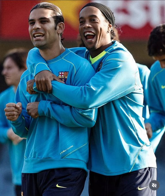 小罗抱着的是谁？ 