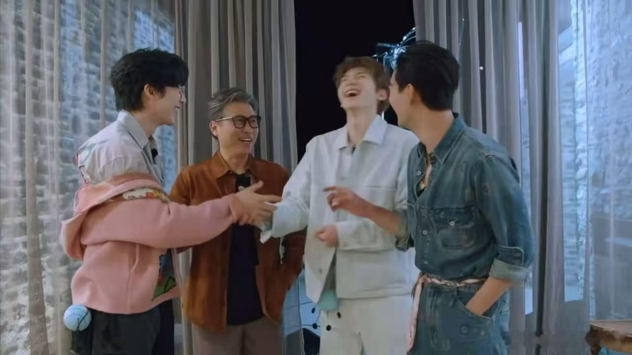 刘宇宁这"四处当爹"的技能点满了吧？地球团里扶老携幼就算了，现在连林一都要跟他争