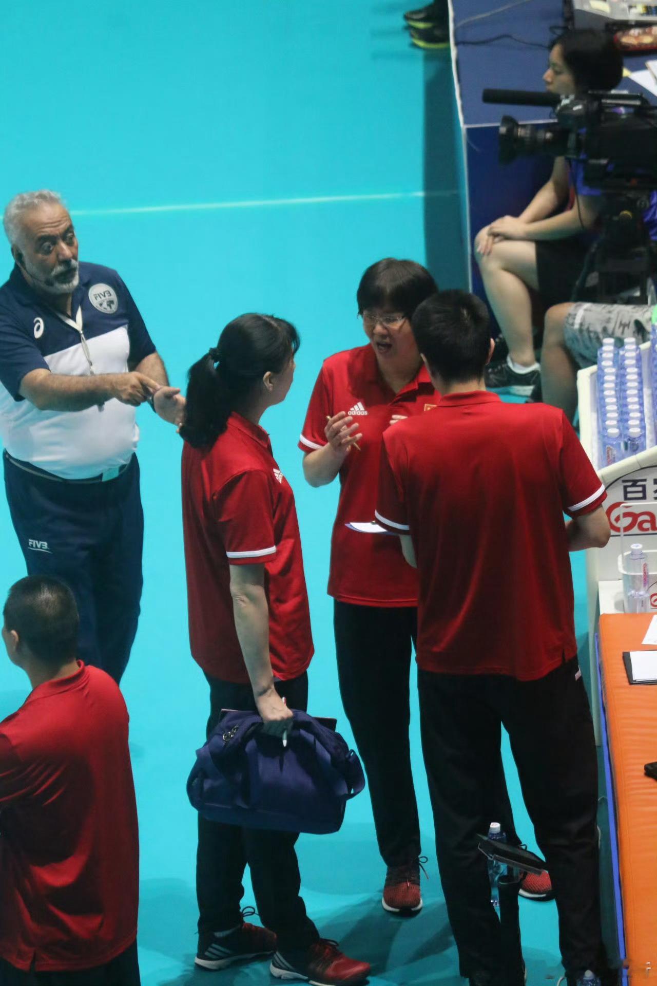 最难忘的一场中国女排比赛 2019年世联赛香港站，中国女排3比2大逆转意大利女排