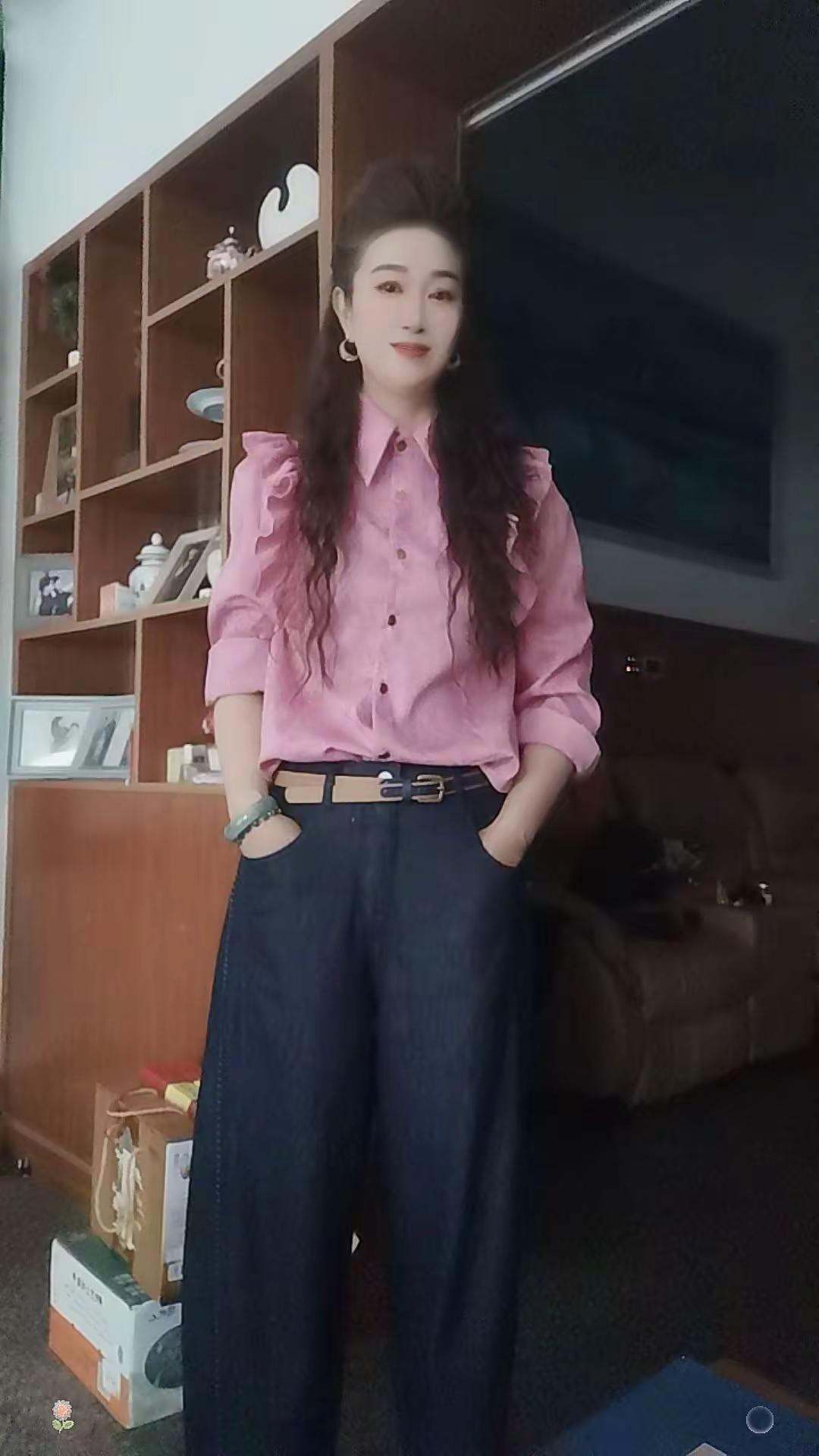 哈哈哈粉色衬衫穿搭灵感 将穿搭视为自己的每日爱好 😝😝😝