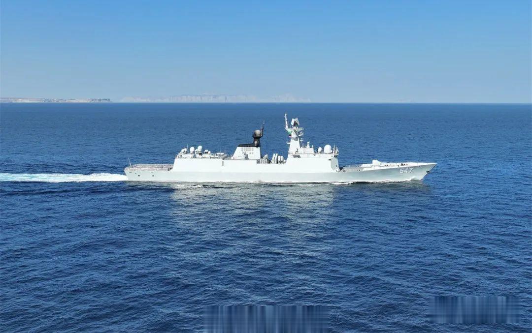 【中巴海军舰艇在阿拉伯海北部联合巡航】11月14日，中巴“海洋卫士-3”联合演习