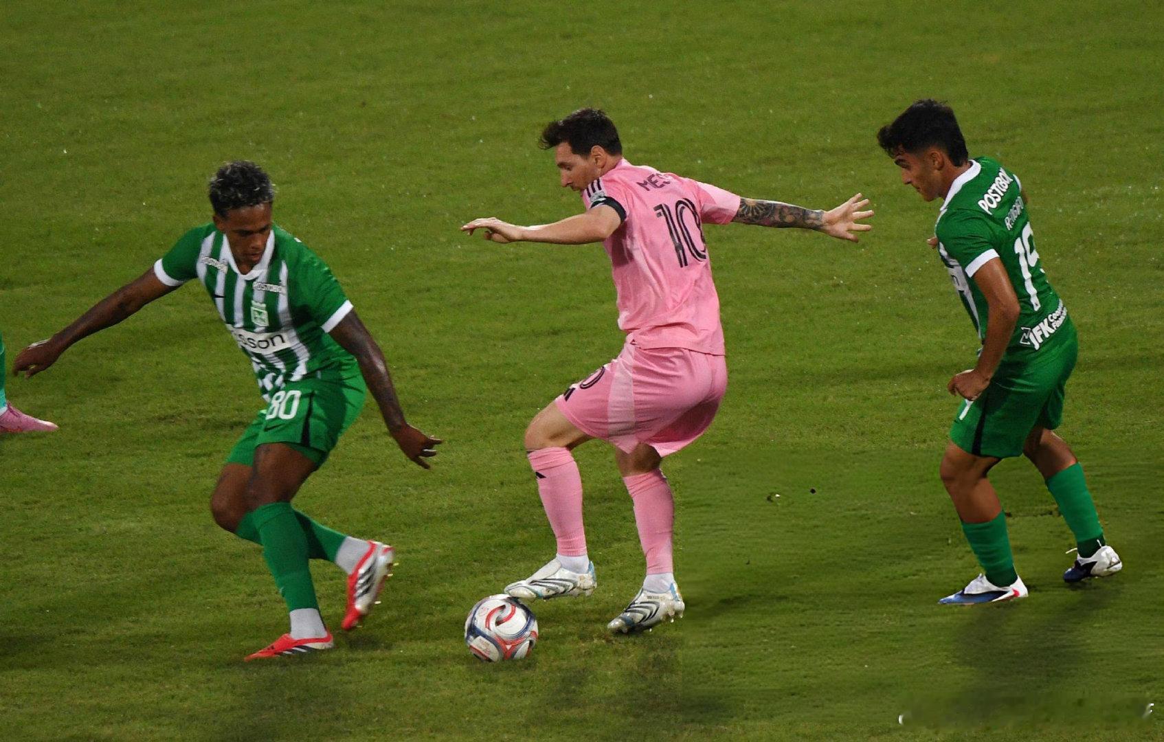 迈阿密赢球了，打脸那些早起看球的黑子，舒服，太舒服了！这就是足球的魅力。麦德林国