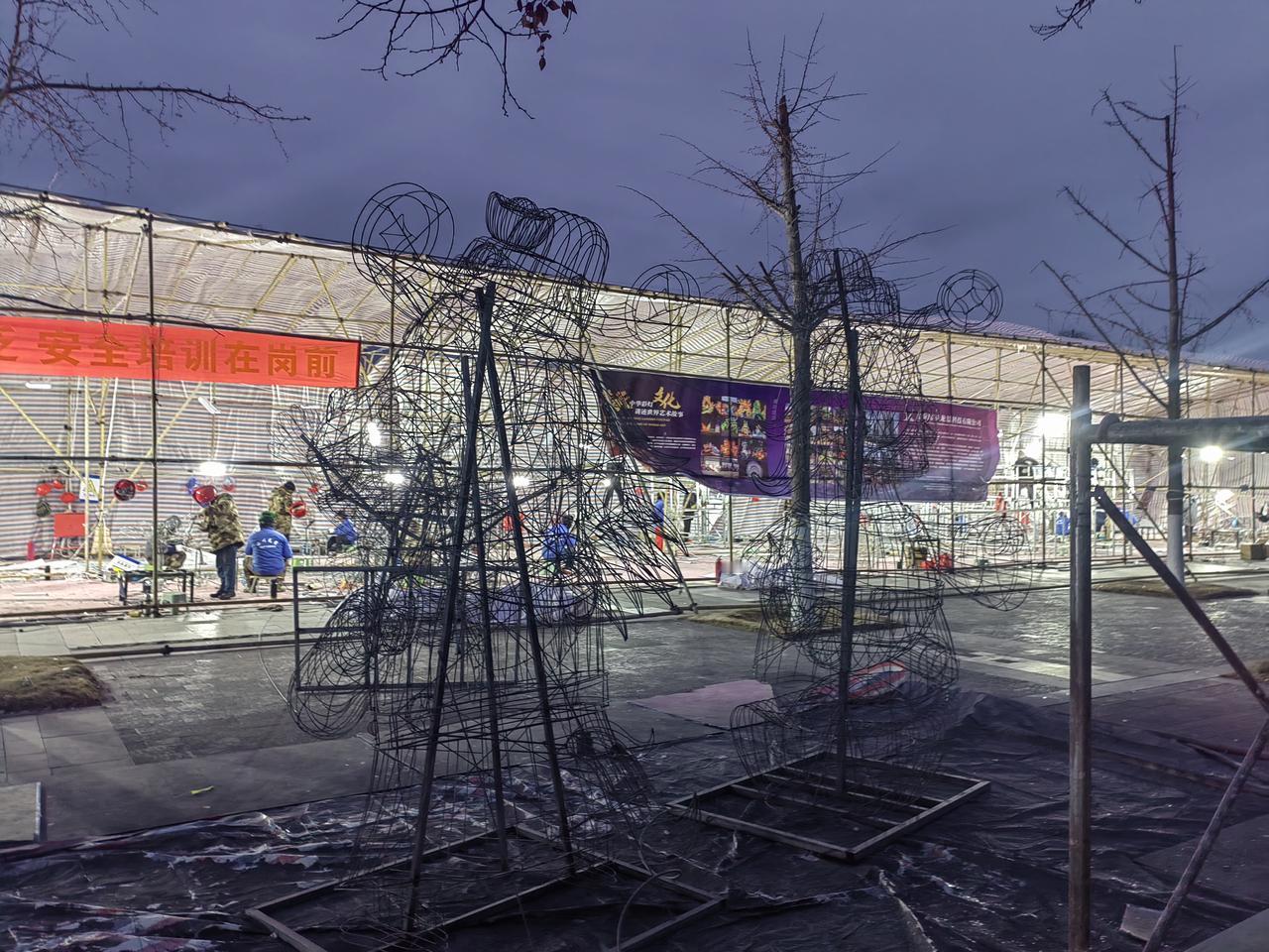 早上晨练来到太白湖公园，发现此处热火朝天正在施工，不知道是要干什么？