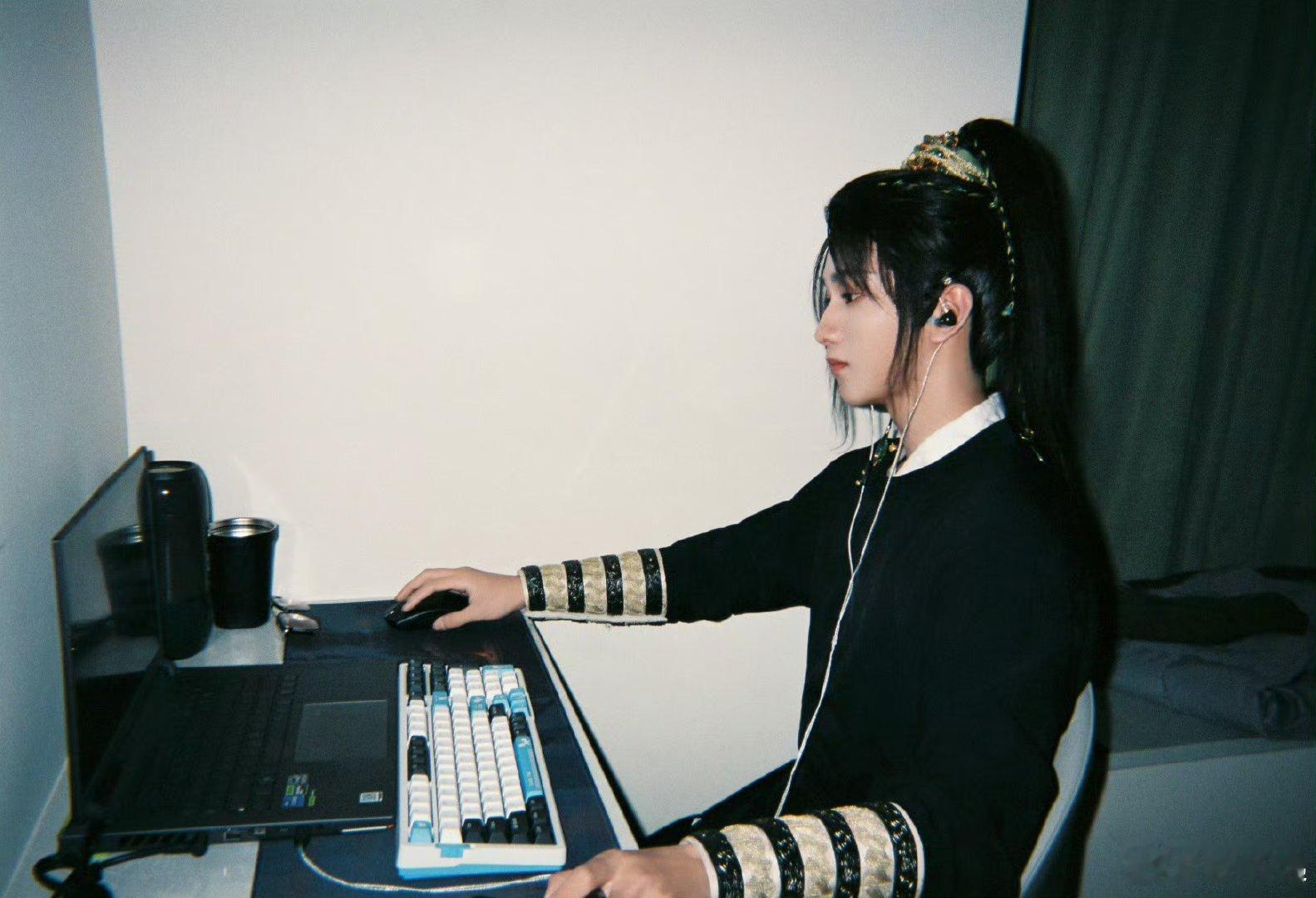 敖子逸上号救罗云熙敖子逸对罗云熙说我救你 001号池☁️来也 ​​​