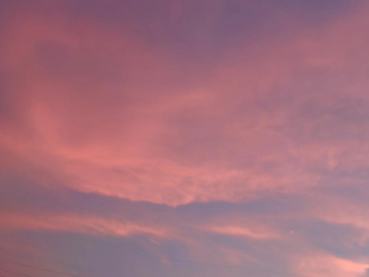 如果快乐来敲门，
就把大门敞开，
大大方方地迎接它。
要知道，
快乐从来不会贸然