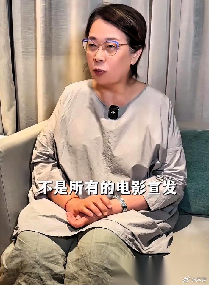 韩红被骂了这么多天，终于有一个人站出来，问了一句所有人都没敢问的话。 张越。“谁
