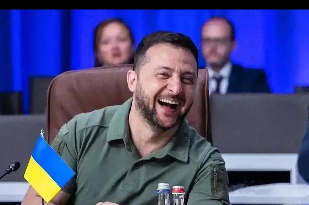 俄乌冲突打了四年多，乌克兰前线还在苦苦支撑，本该集中全力守本土的它，居然做出反常