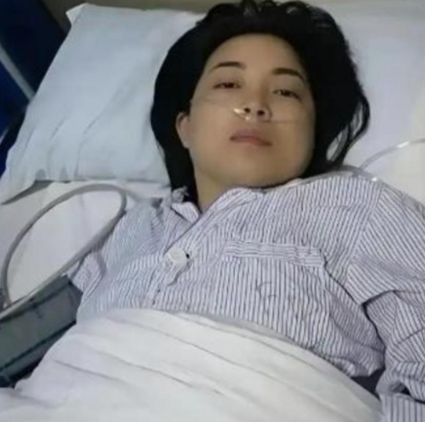 江西24岁女子病逝，未婚夫垫付30万治疗费，办完丧事准备离开，女方父亲递来一个红