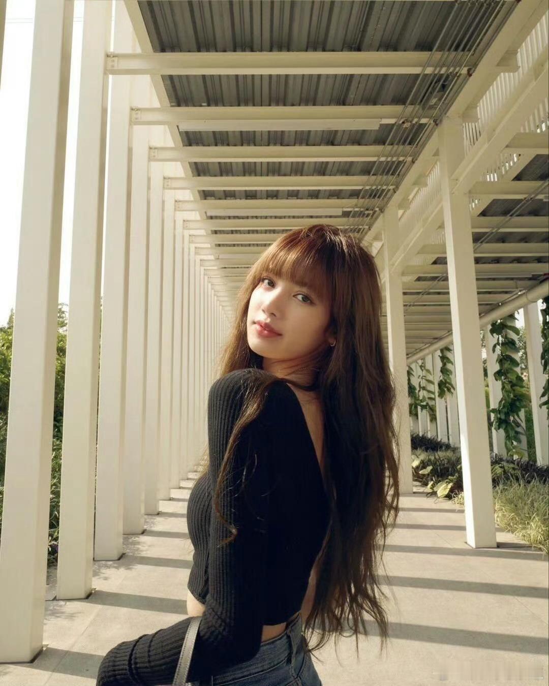 Lisa曝BLACKPINK时期曾隐藏恋爱Lisa纪录片爆出大瓜😂，坦言在BL