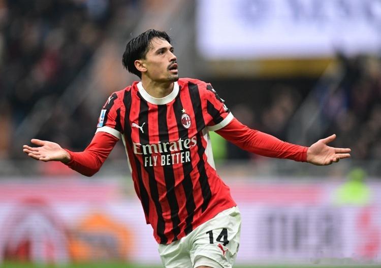 英超  纽卡斯尔联🆚布莱顿这场纽卡斯尔联与布莱顿的足总杯比赛充满了悬念。从近期