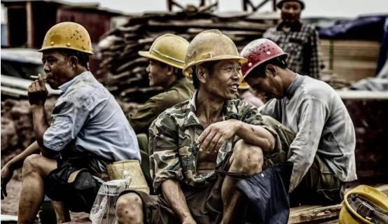 定了！6月1日起全国工地执行统一新规！60岁以上农民工终于不用被迫下岗了！住建部