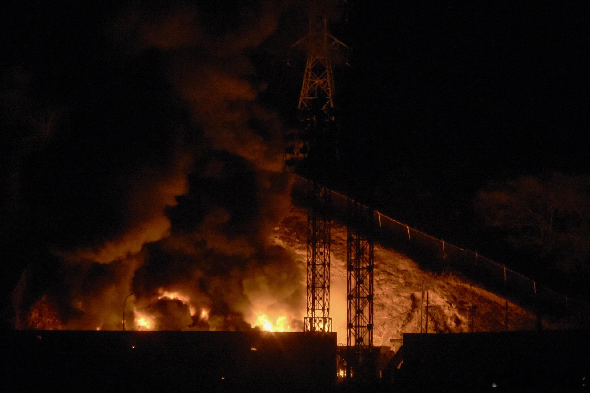 【委内瑞拉空袭标志着美国网络战的转折点】（政治报）特朗普和参谋长联席会议主席丹·