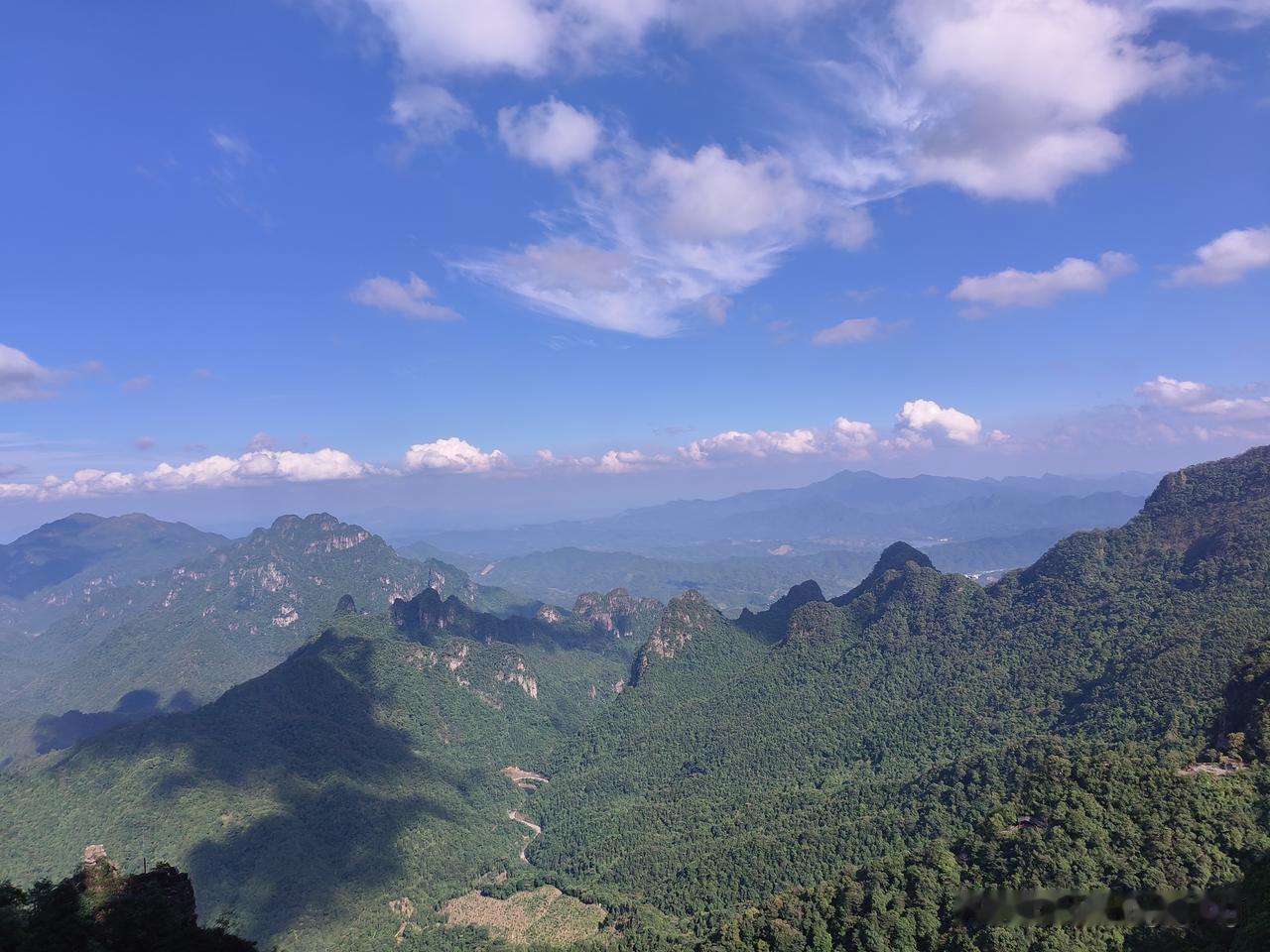 脸蛋太瘦了，面容可以饱满一些（胶原蛋白更多）；变得更有钱；爸妈身体健康；去一些地