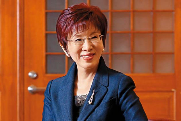 “两岸同心，共谋统一与民族复兴。”正在广东走访台商的国民党前主席洪秀柱，在8月1