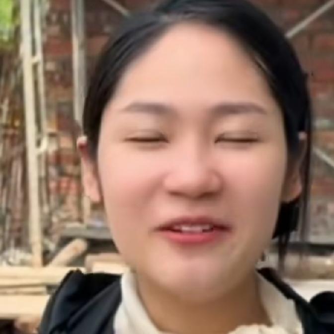 小松为小叔可以说是操碎的心。小松说还有几天小叔借朋友的钱就到还款日期。这欠款是因