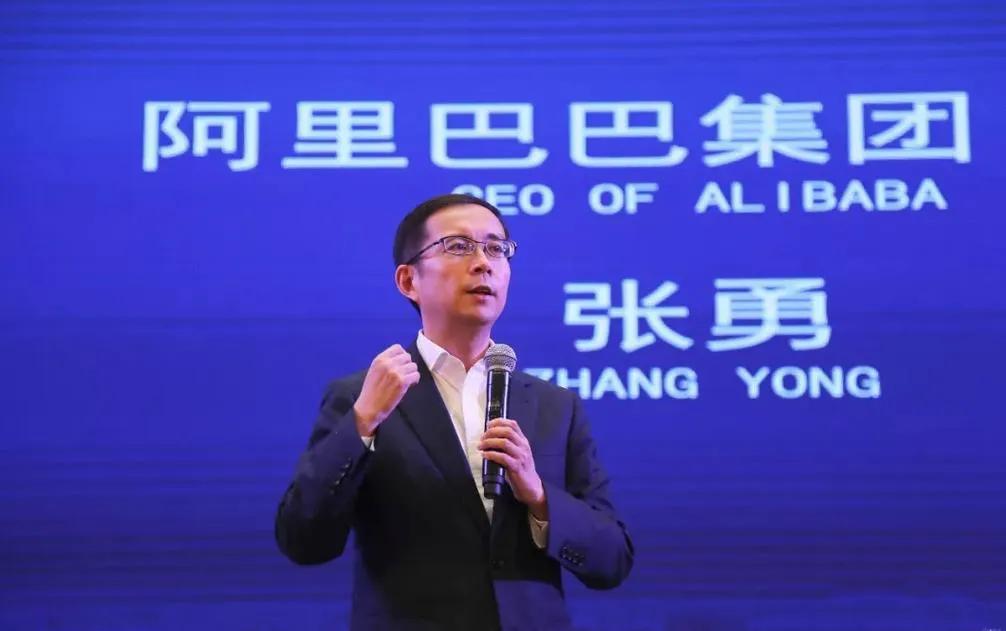 张勇是幸运的，能在马云领导下开创出电商时代。张勇也是不幸的，他的一切能力在马云的