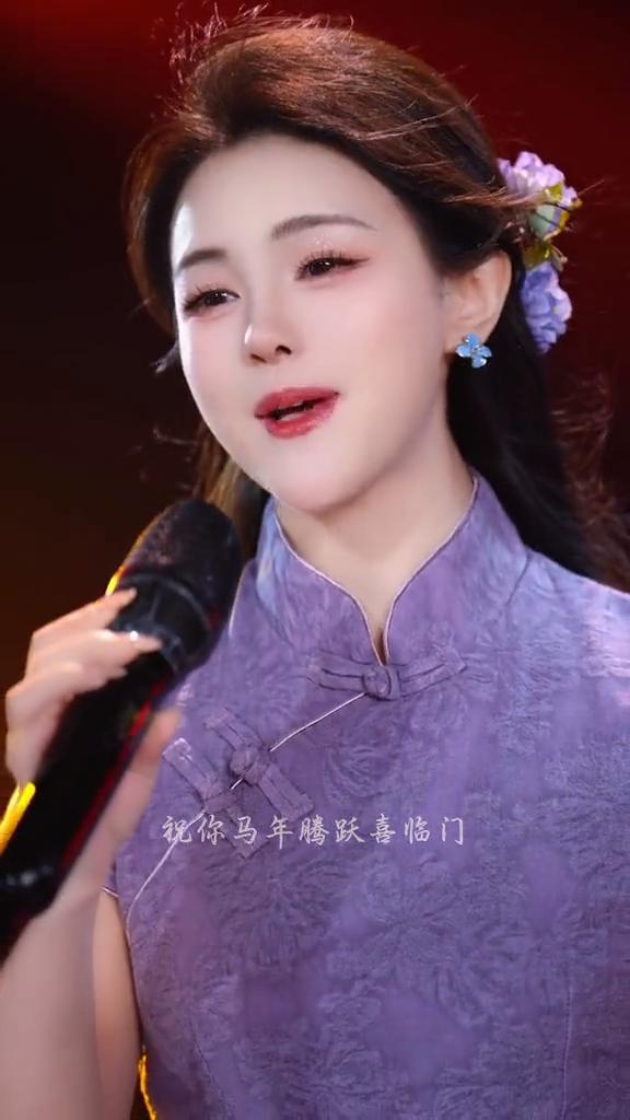 在中国，我们不说祝你今年发大财，我们说祝你顺风顺水顺财神，祝你马年腾跃喜临门，祝