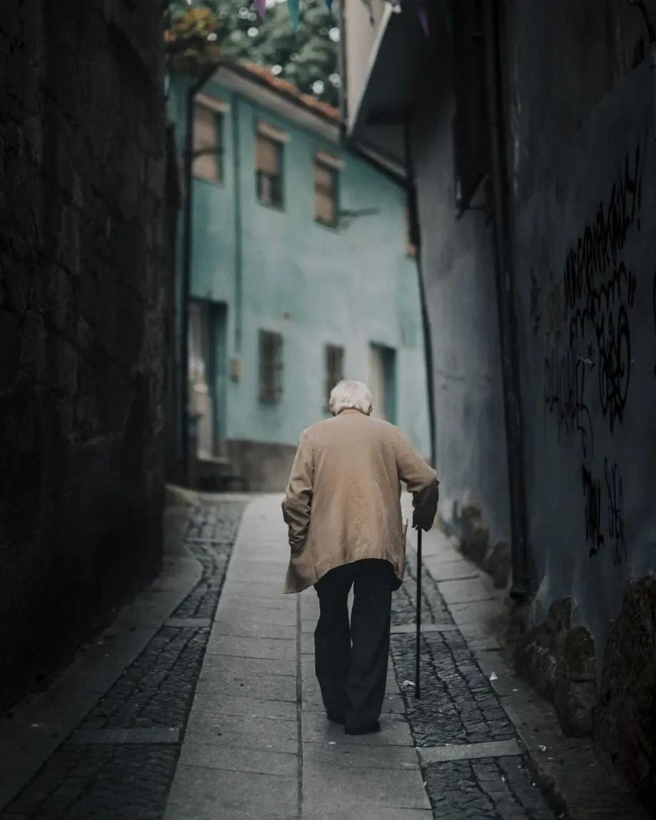 上海独居女子离世后遗产怎么处理？
 
上海那位没亲人的独居女子蒋婷离世后，虹口区