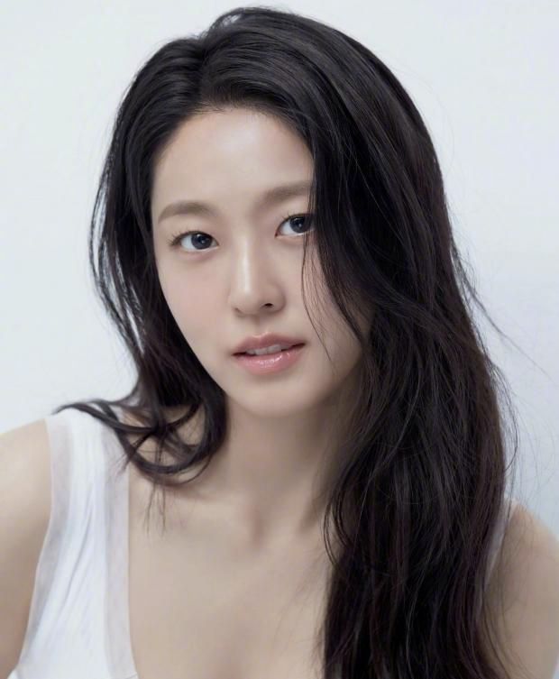 金雪炫 特别出演JTBC新剧人类X九尾狐 ，合作全智贤池昌旭 。金雪炫饰演和五星