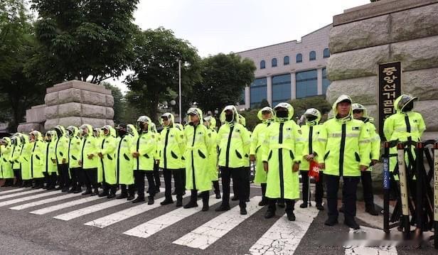 9日，韩国在野党调查发现，近十年来韩国选管委一直存在一个问题：只要临近全国性选举