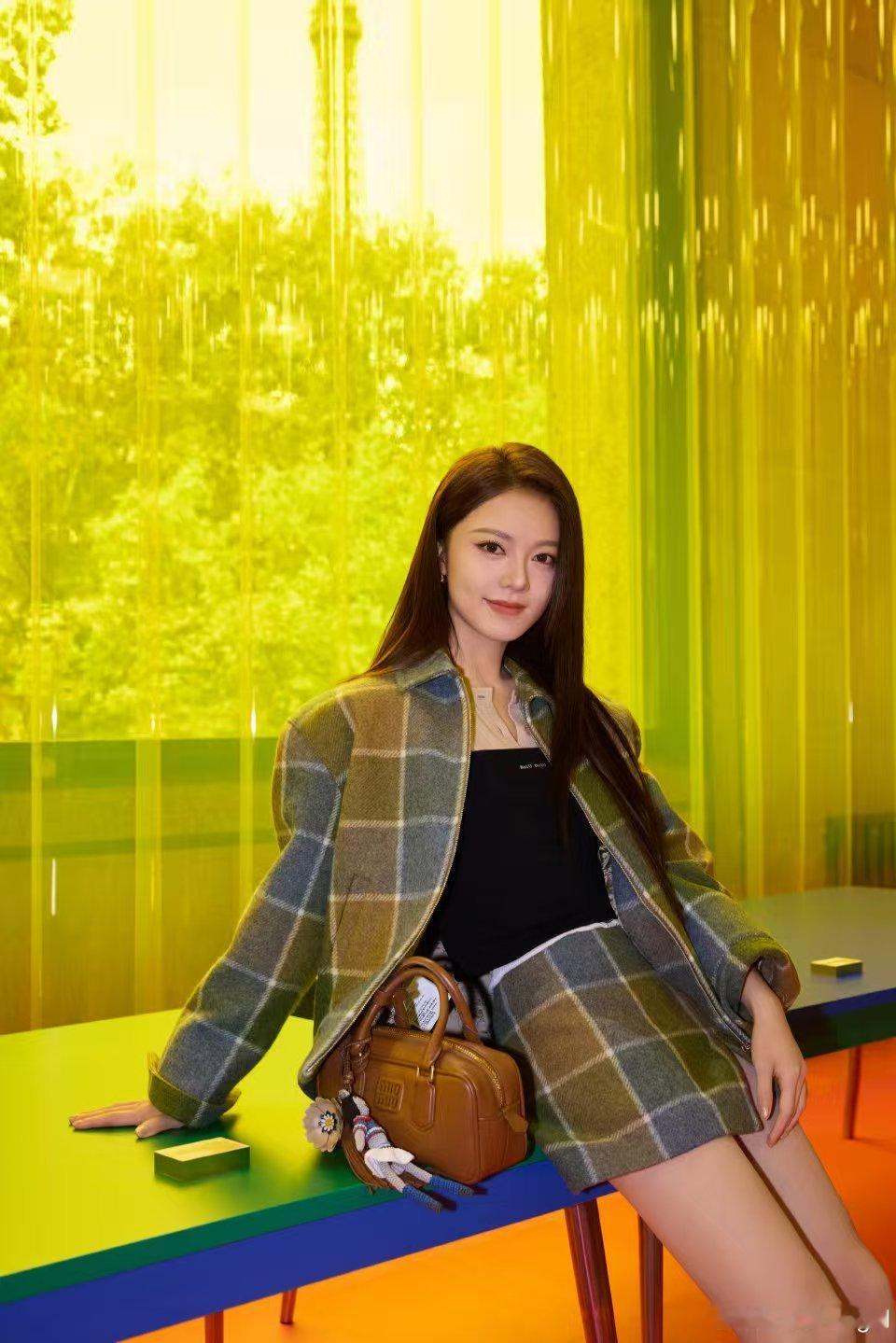 赵今麦又一年巴黎的秋天赵今麦巴黎的秋天赵今麦巴黎的秋天，好看，哇 ​​​