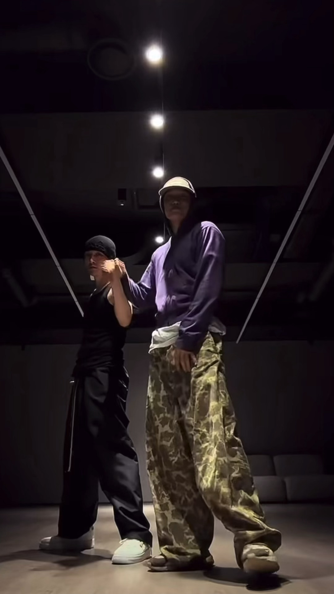 就这个主舞line舒适啊手牵手cha看的人爽爽的张艺兴金钟仁同框cha 张艺兴金