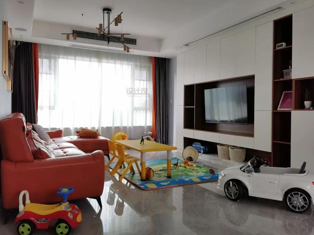 小客厅想要舒适，茶几小点没关系，不要茶几也可以