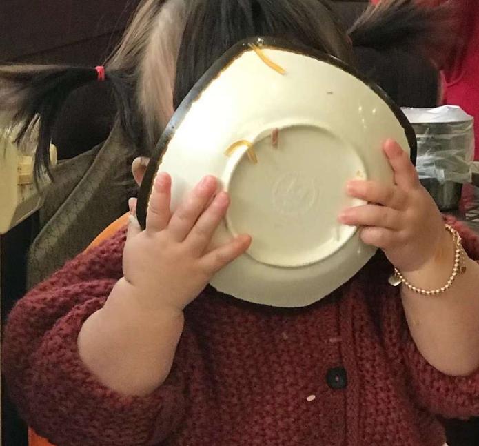 我爸妈种了一辈子地，从小就教育我不能浪费粮食。
通过十几年如一日的思想教育和棍棒