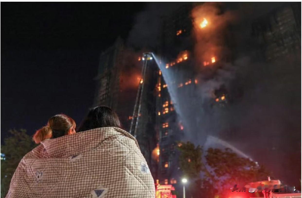 业界人士指「三大杀手」酿灾

香港新界大埔区宏福苑五级火警灾情严重，相关救援持续