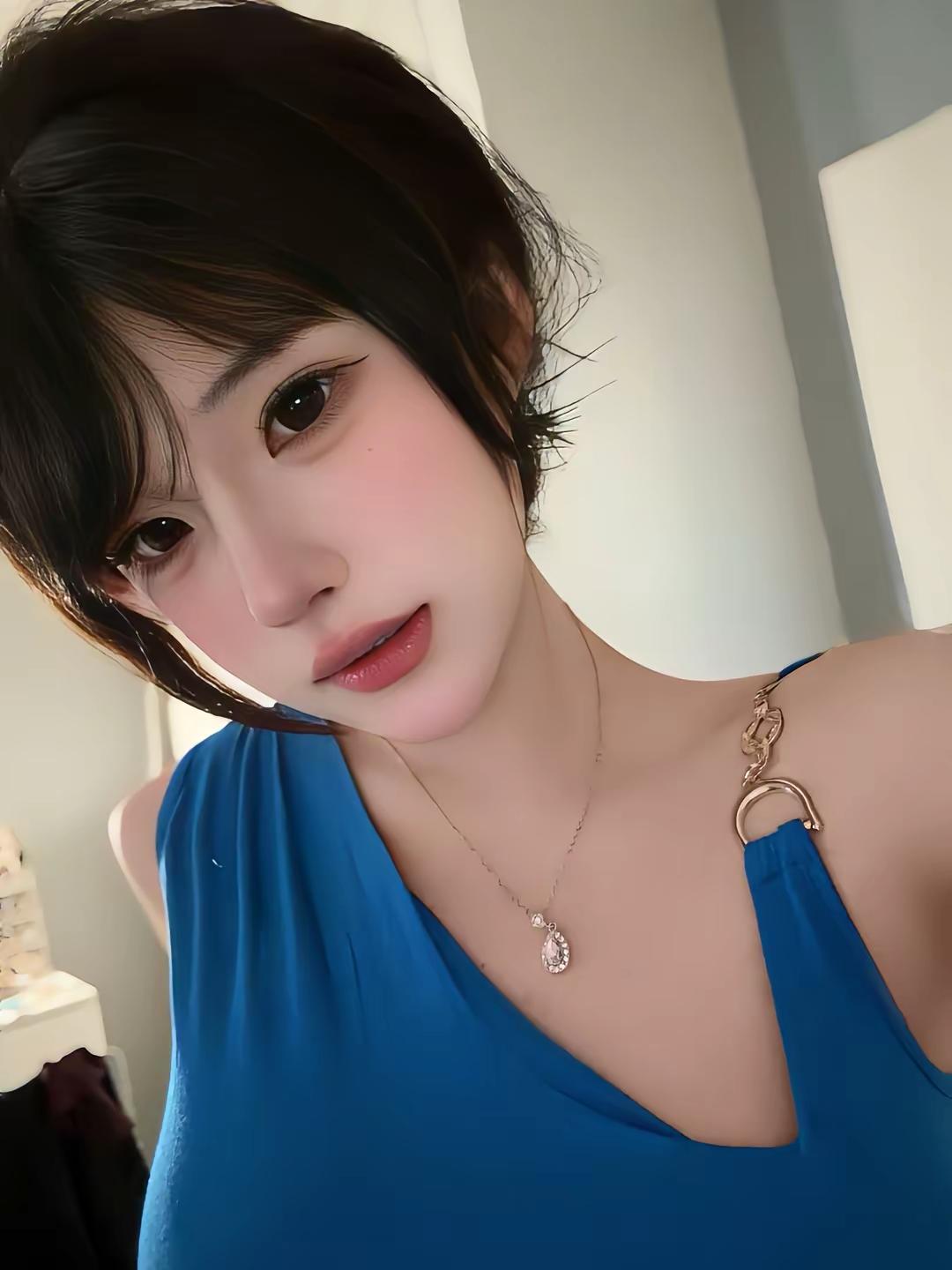 女生感 清纯御姐 蓝色吊带穿搭 吊带锁骨杀 吊带裙搭配项链