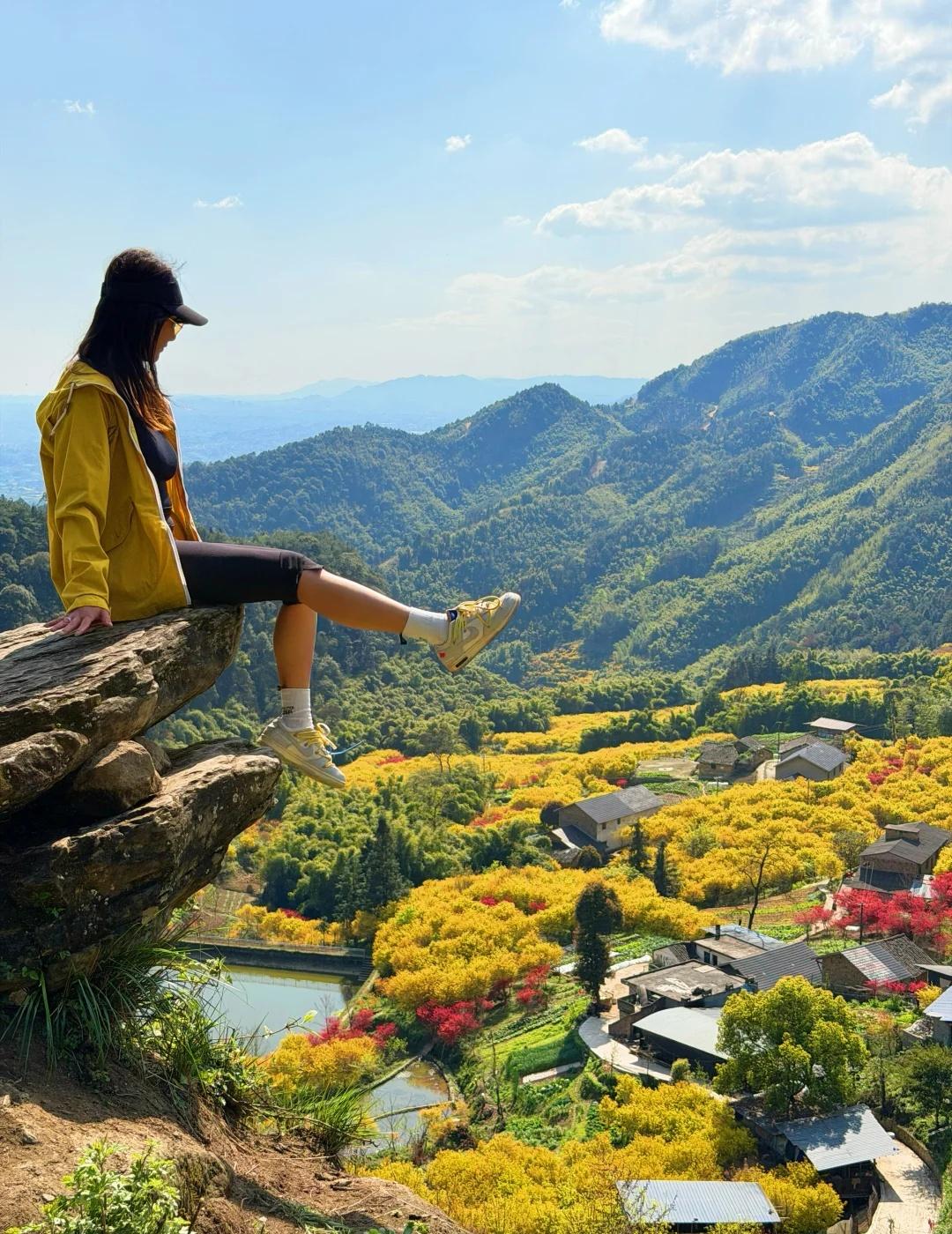 重庆徒步｜北碚黄金谷“油画村”
徒步好时节遇上隐市“油画村”杀疯了！[飞吻]
地