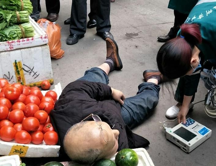 67岁大爷心肌梗塞去世！饮食清淡，爱逛公园，医生：3件事做错了

"我每天都锻炼
