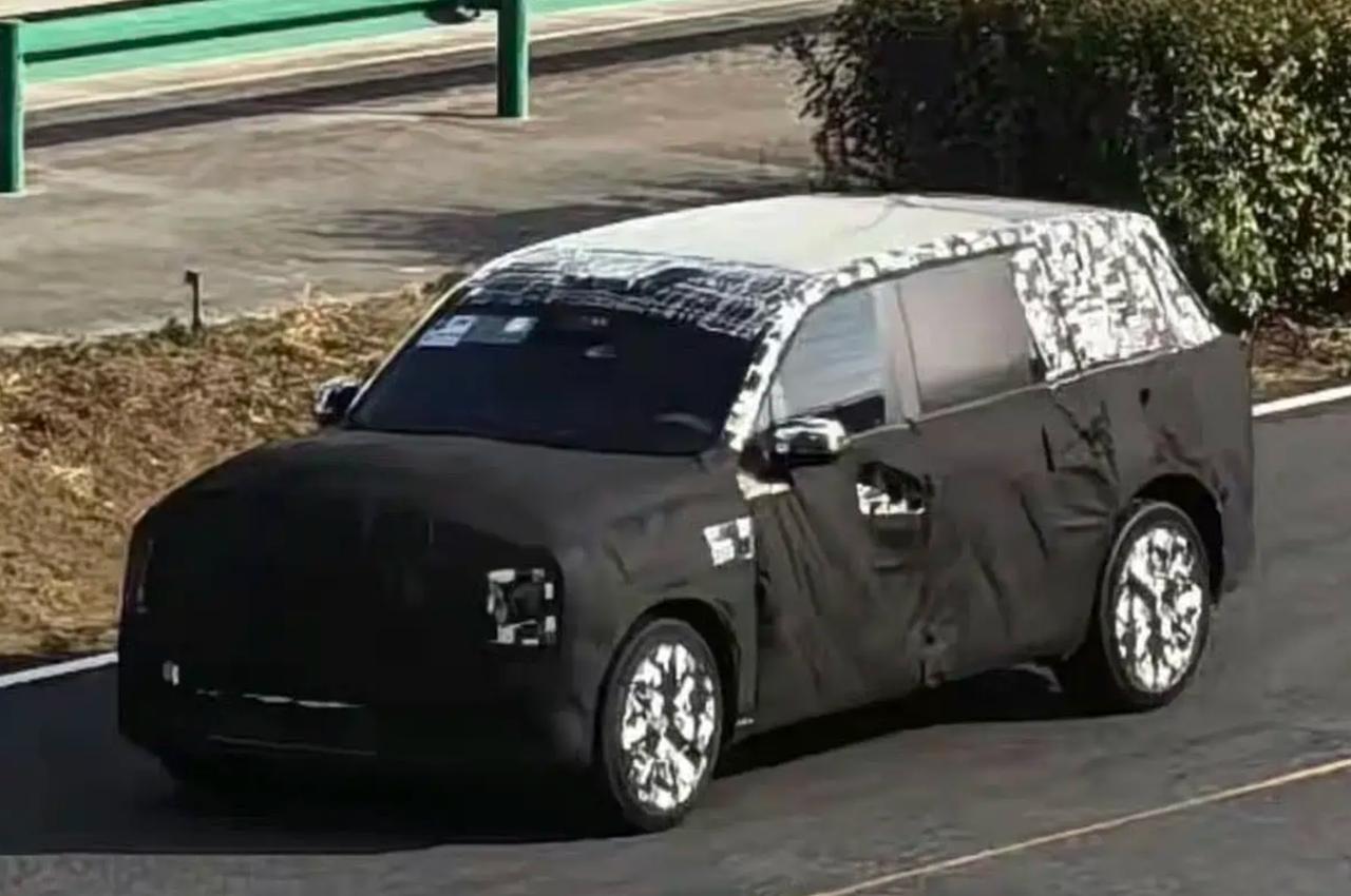 最尊的新能源SUV要来啦？尊界新车外观谍照曝光！
日前，网络上曝光了一组疑似尊界