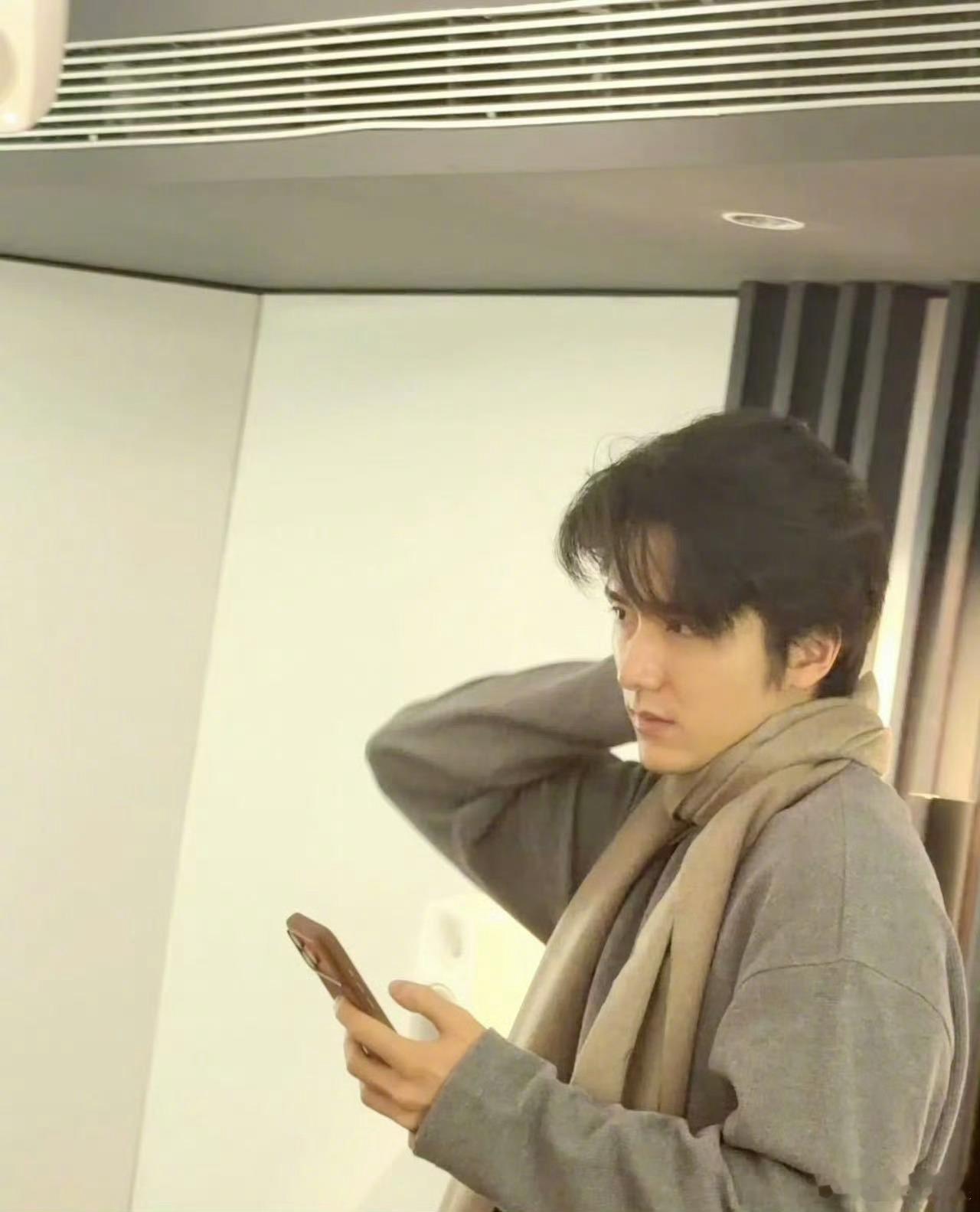 张新成素颜完全hotnerd 被张新成素颜惊艳到！原生脸抗打，禁欲学霸气质直接封