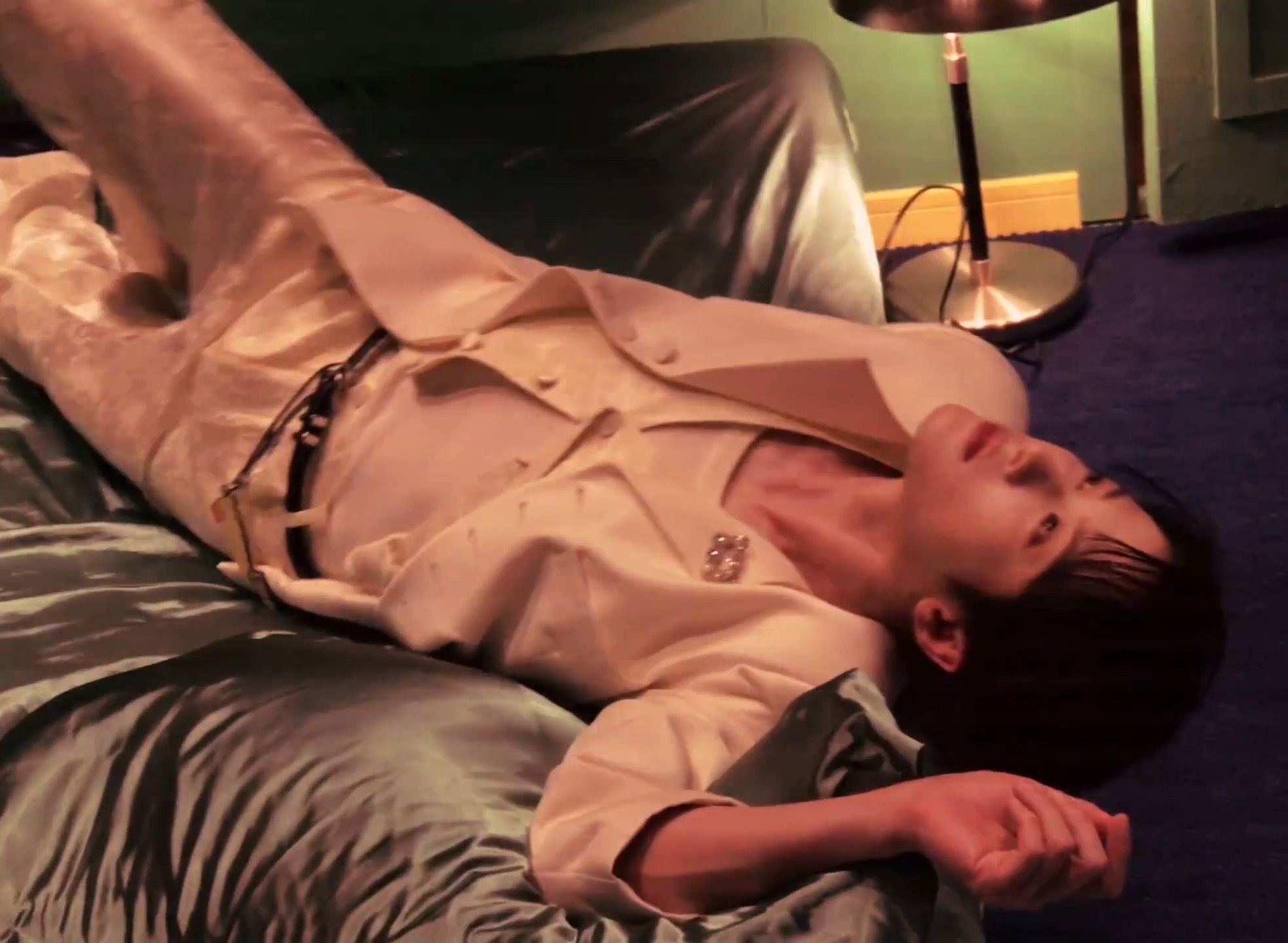 我要给他扒光放我床上 