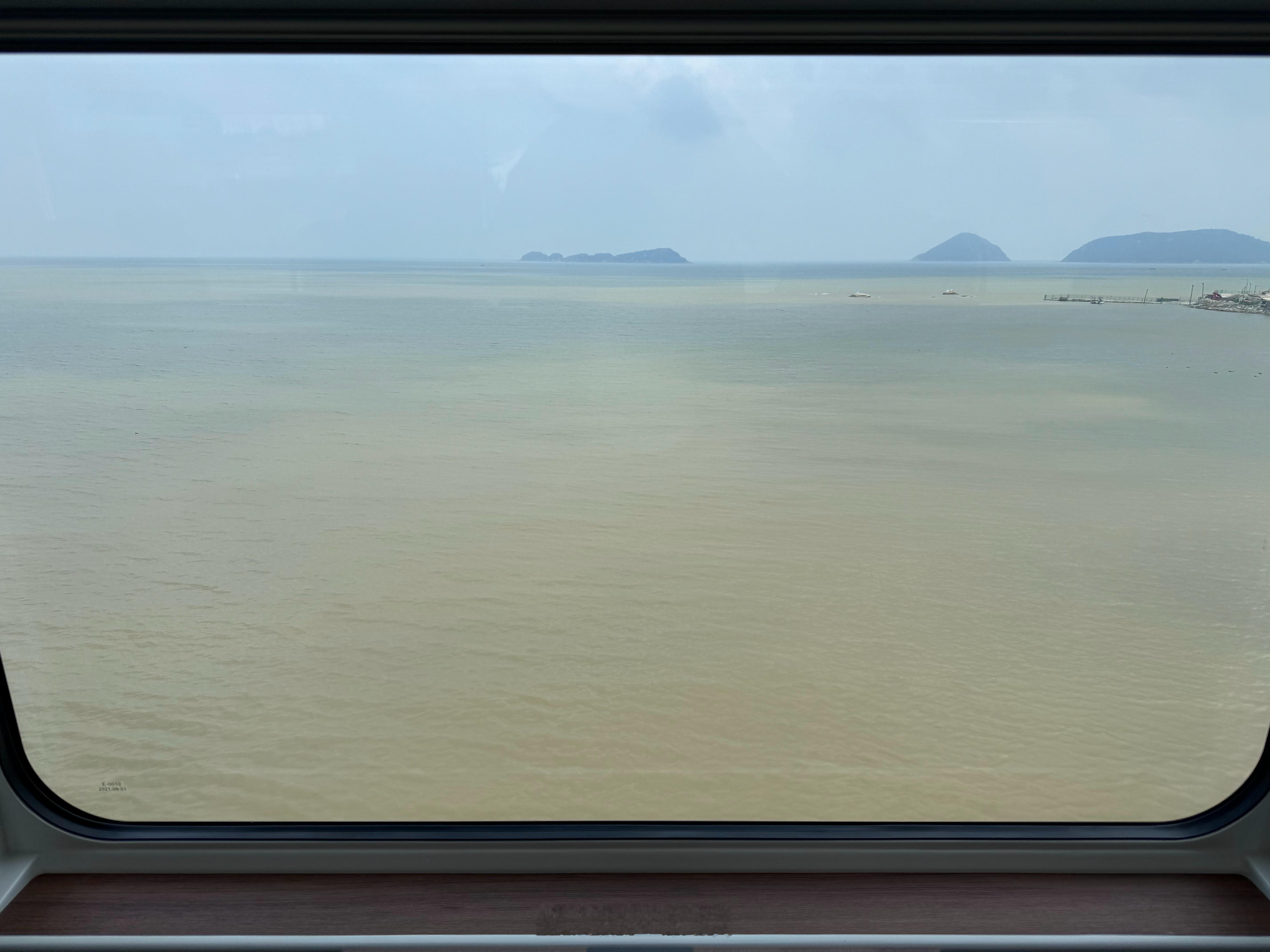 【通机场的海景城铁，不一定很方便但看起来好出片】今年2月刚开通到珠海机场的珠机城