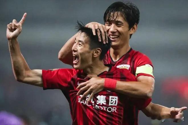 中超今晚焦点战：上赛季冠亚军比拼！央视16频直播！
上海海港目前3胜2平保持不败