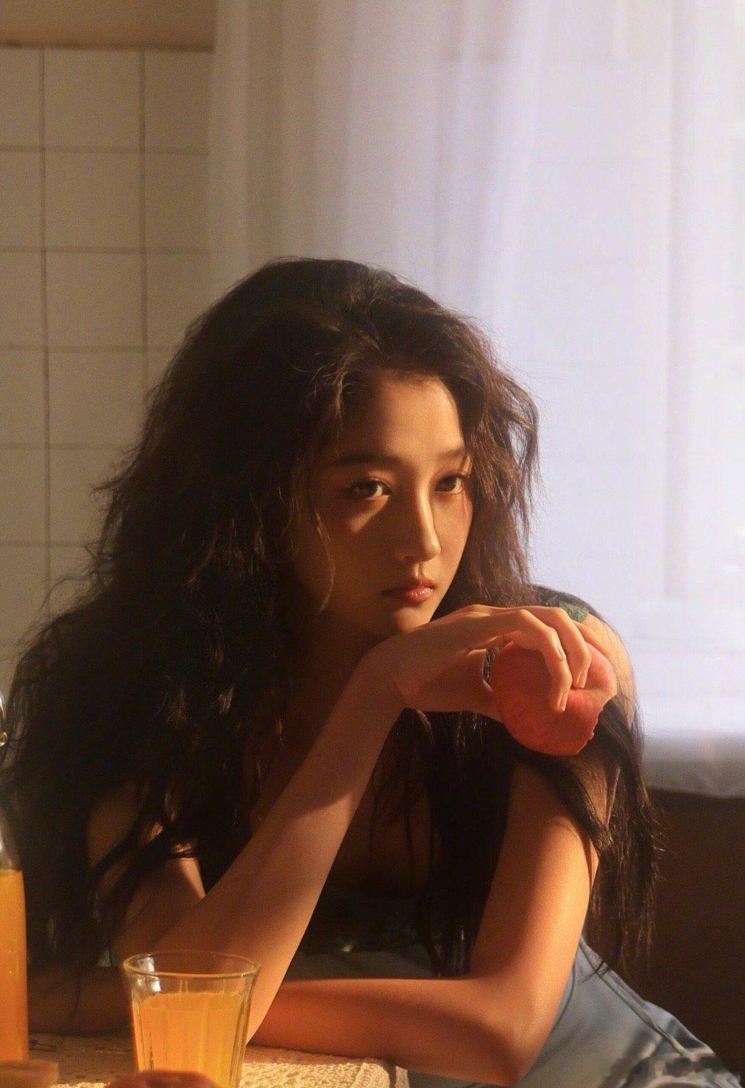 关晓彤漫游奇境大片关晓彤好美接下来有杂志的哦 