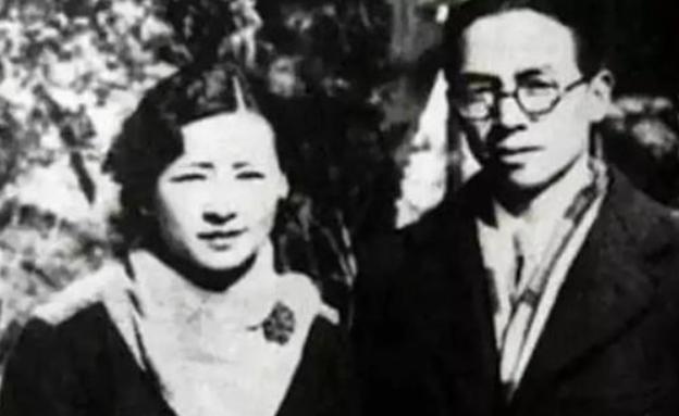 1949年，沈从文喝下煤油割腕自杀，被救后想要拽住妻子张兆和的手，却被冷冷甩开。